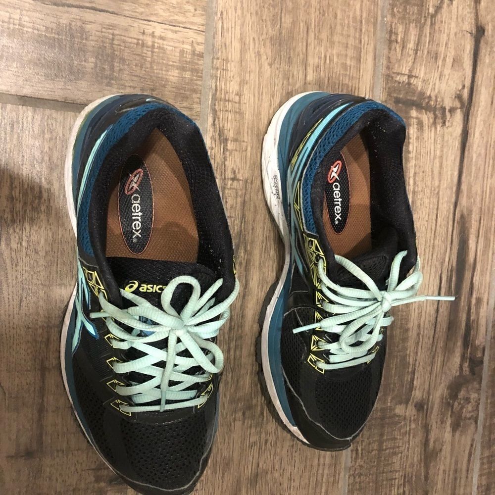 ASICS athletic shoes EUC with aertex inserts 9